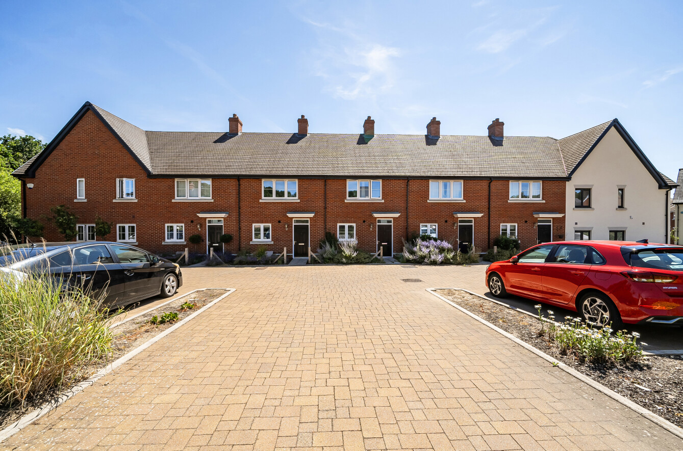 2 bedroom  terraced house for sale