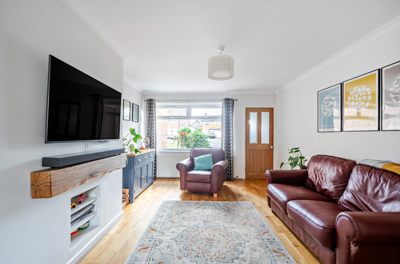 3 bedroom  semi-detached house for sale