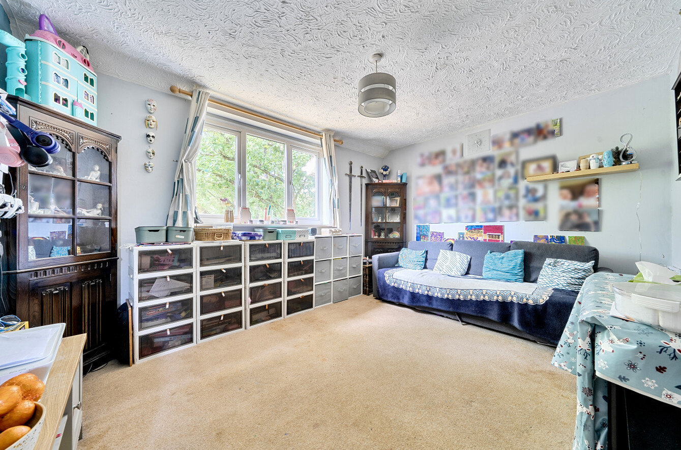 2 bedroom maisonette for sale