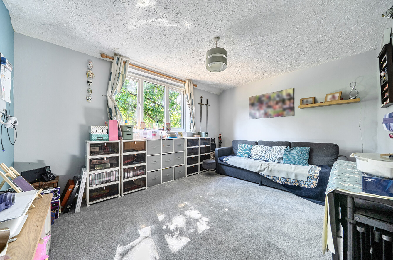 2 bedroom maisonette for sale