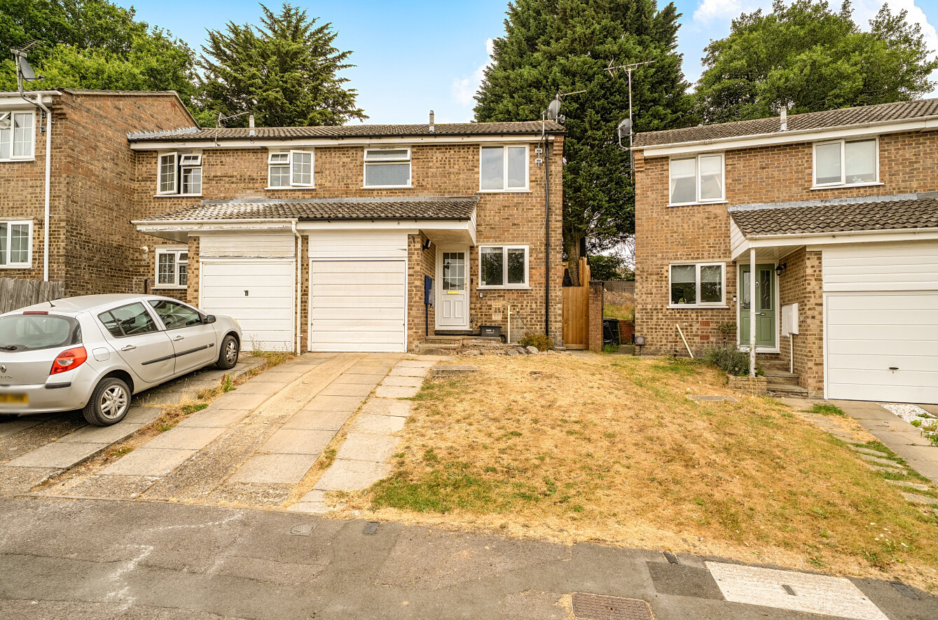 3 bedroom  semi-detached house for sale