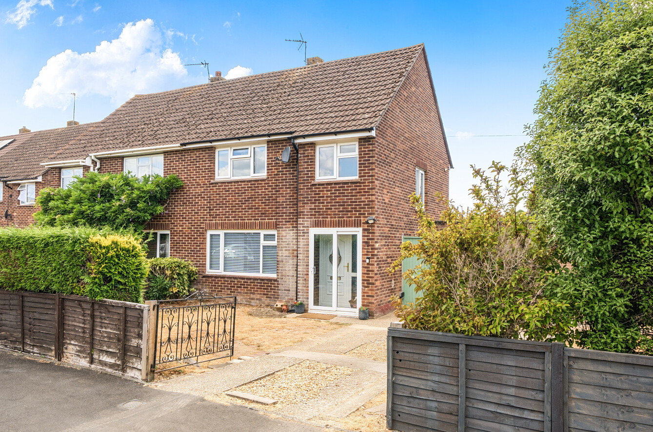 3 bedroom semi-detached house for sale