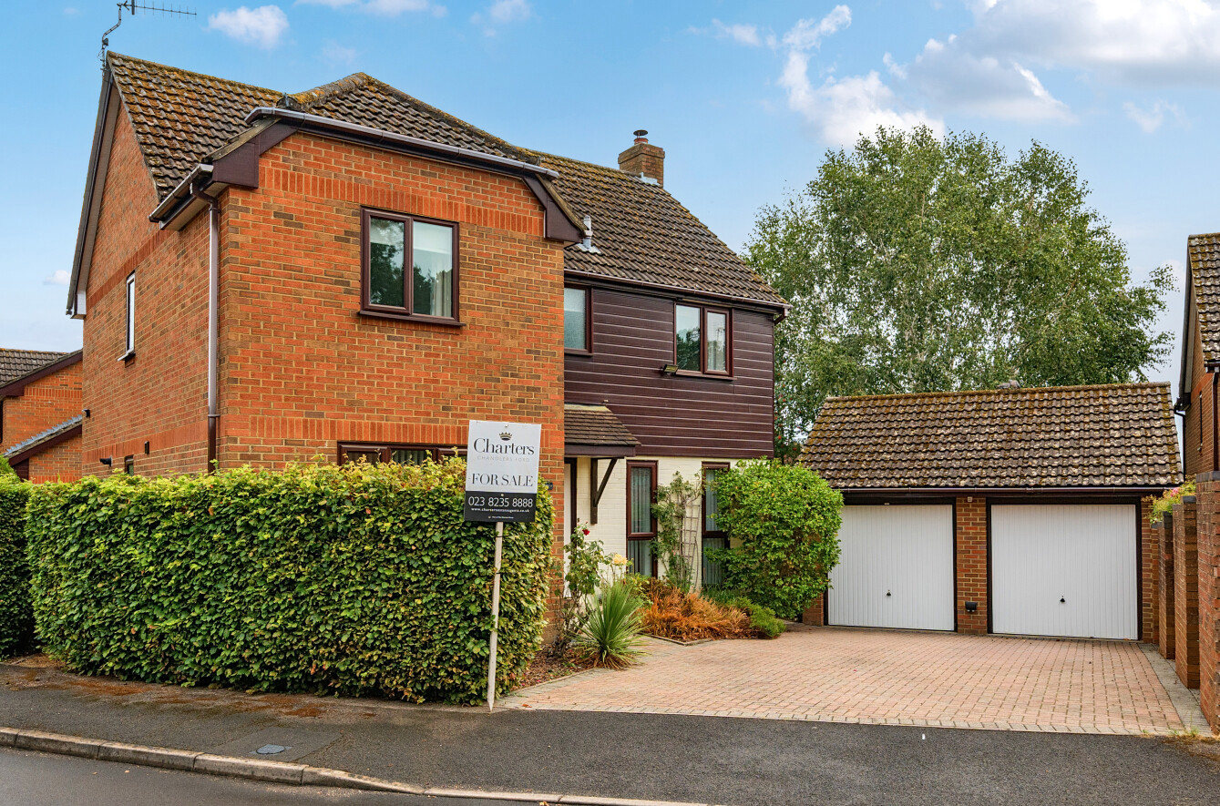 4 bedroom  detached house for sale