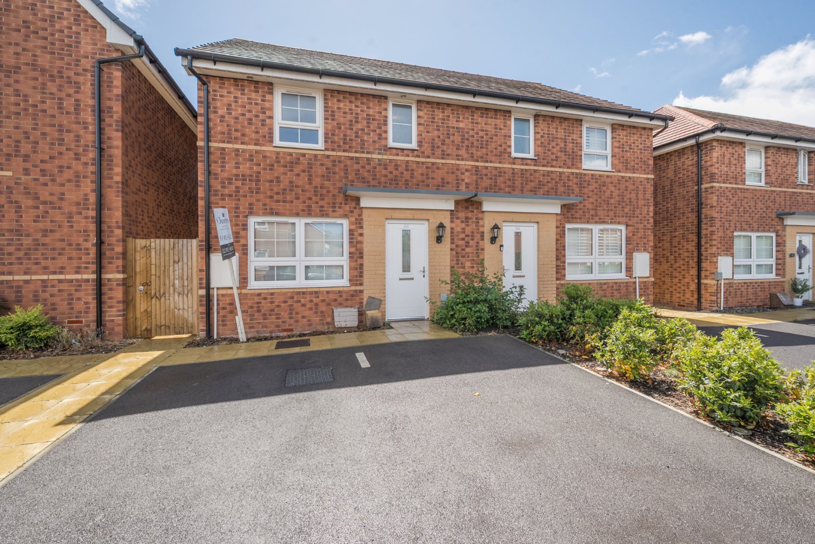 3 bedroom  semi-detached house for sale