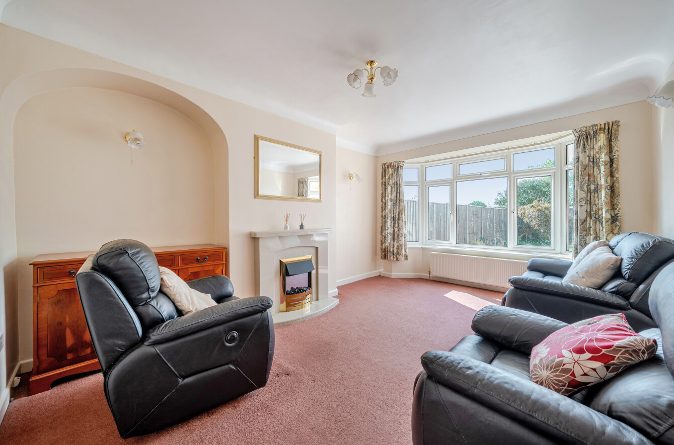 2 bedroom detached bungalow for sale