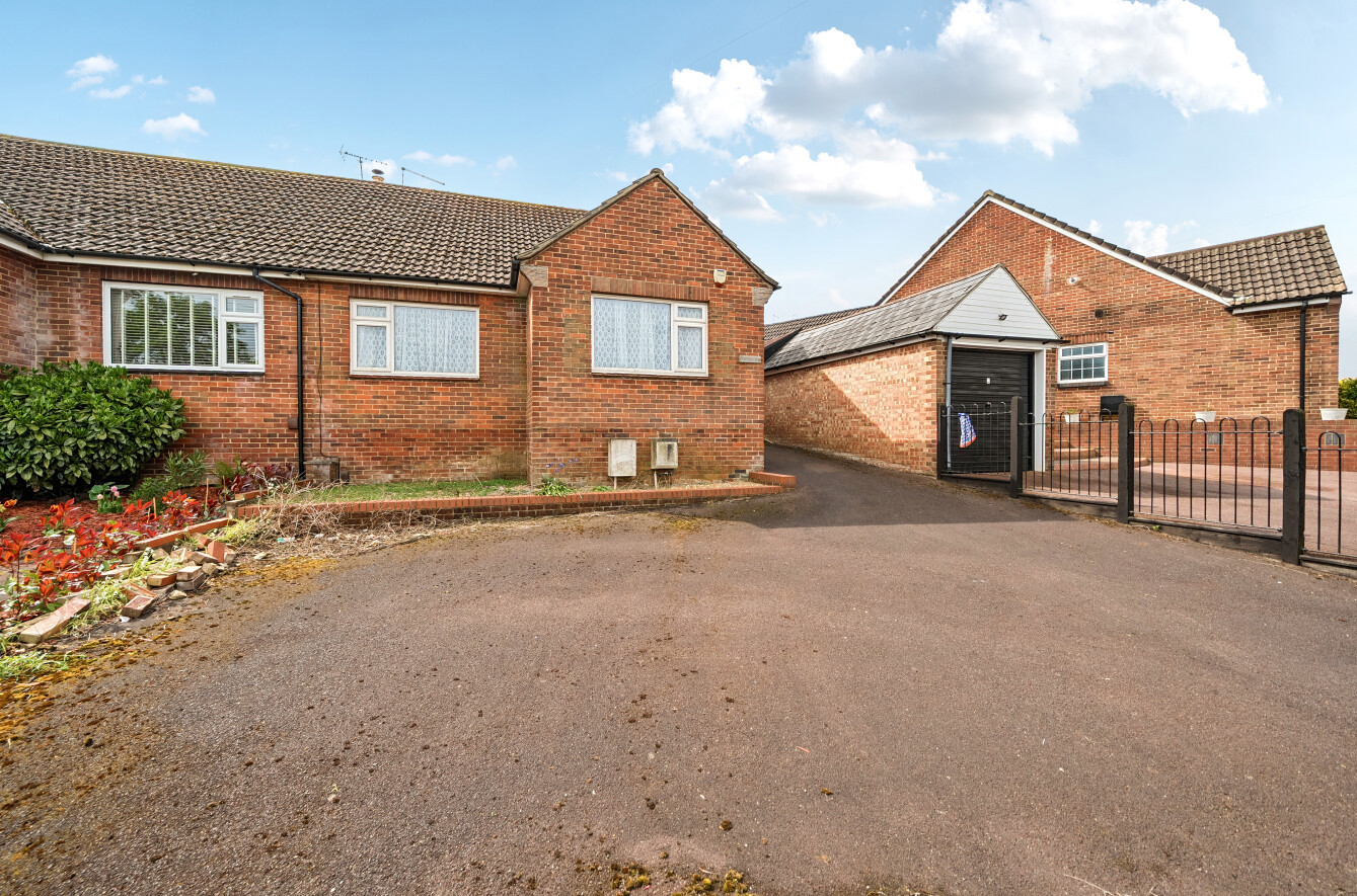2 bedroom detached bungalow for sale