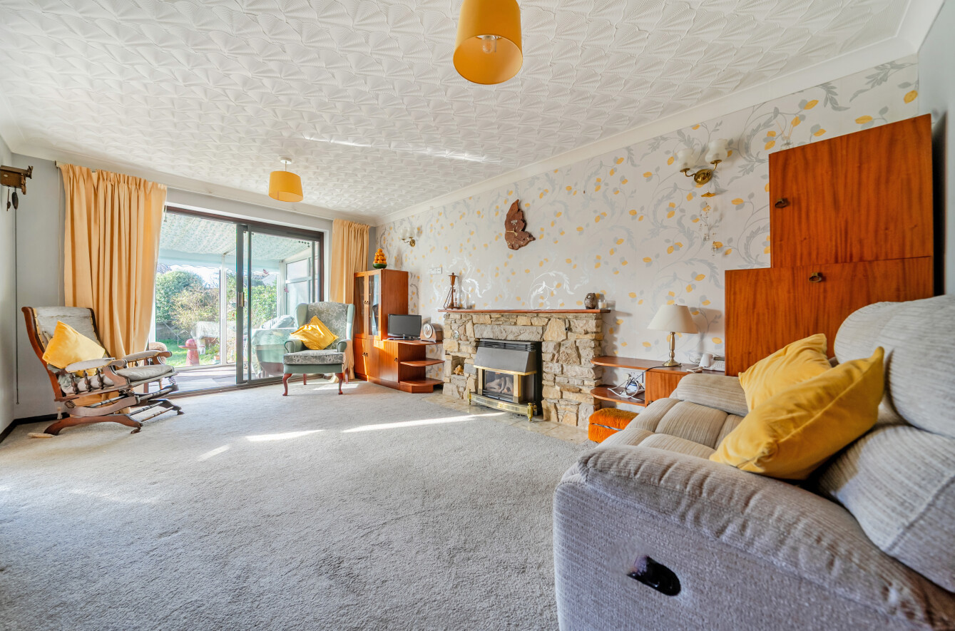 2 bedroom semi-detached bungalow for sale