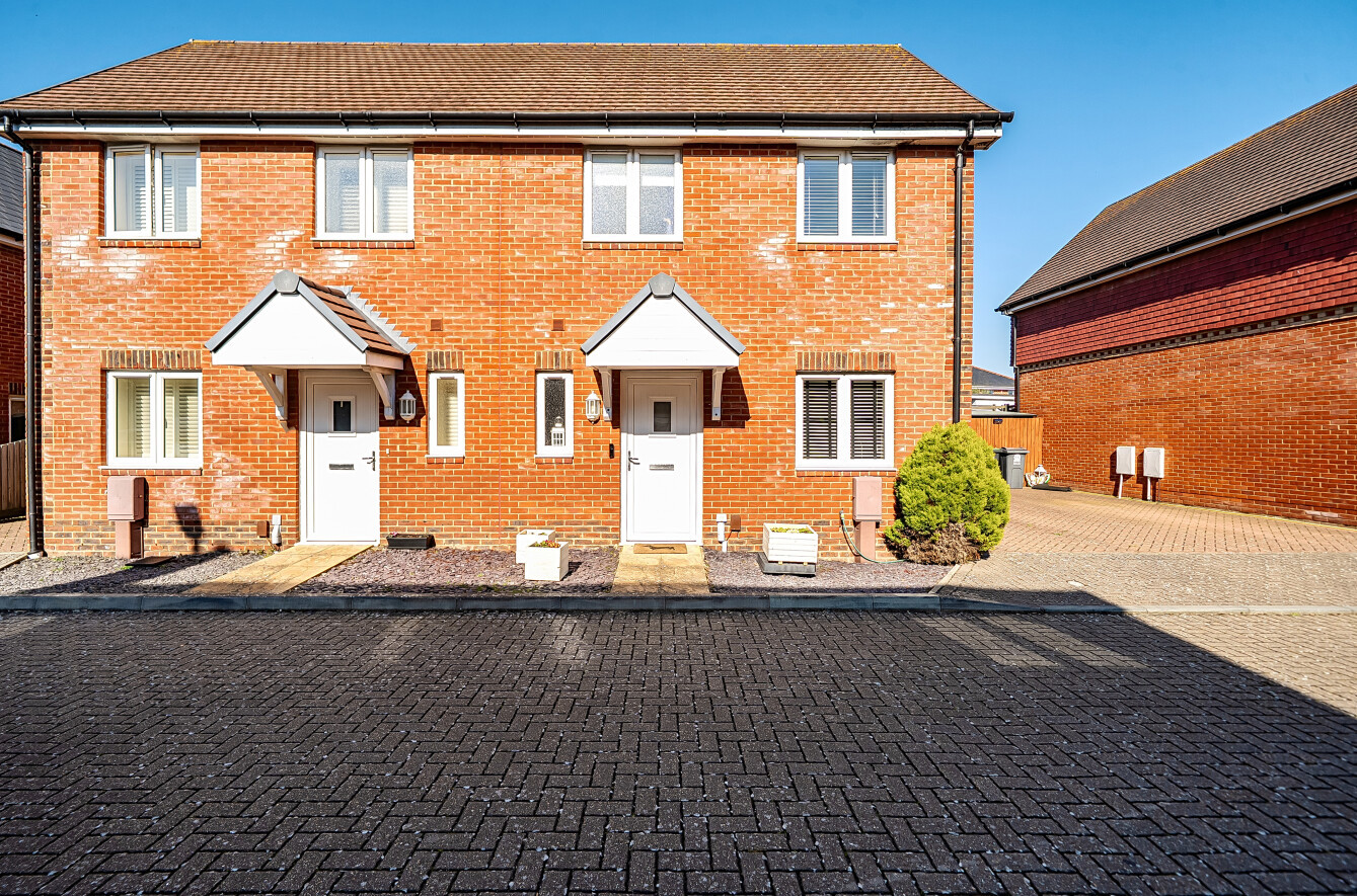 3 bedroom  semi-detached house for sale
