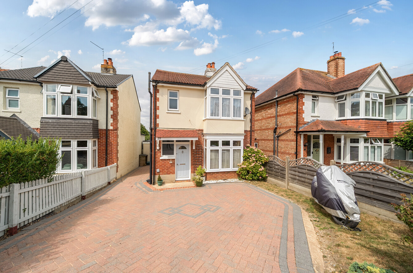 3 bedroom  detached house for sale