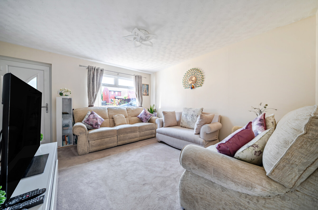 3 bedroom  semi-detached house for sale