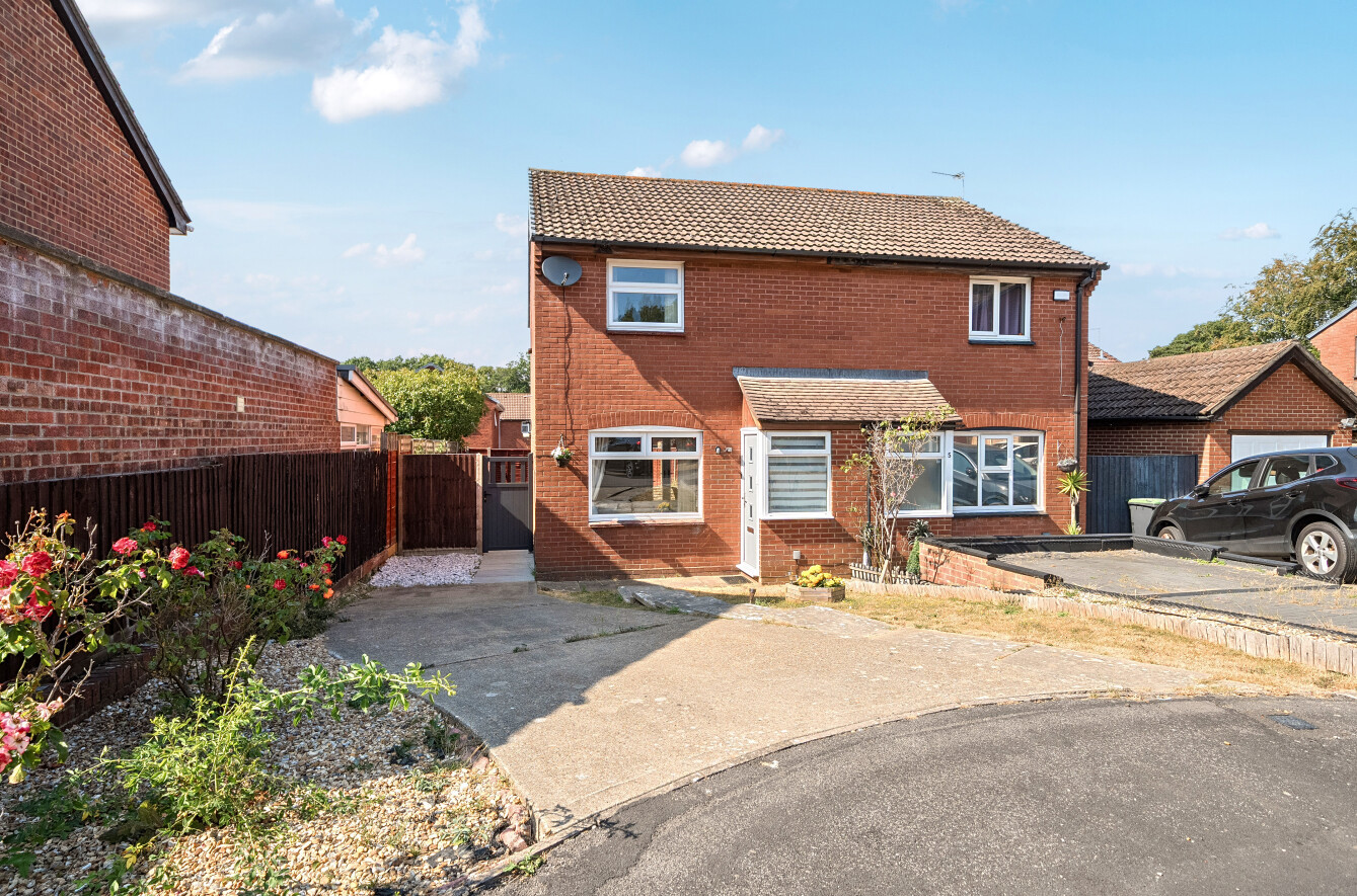 3 bedroom  semi-detached house for sale