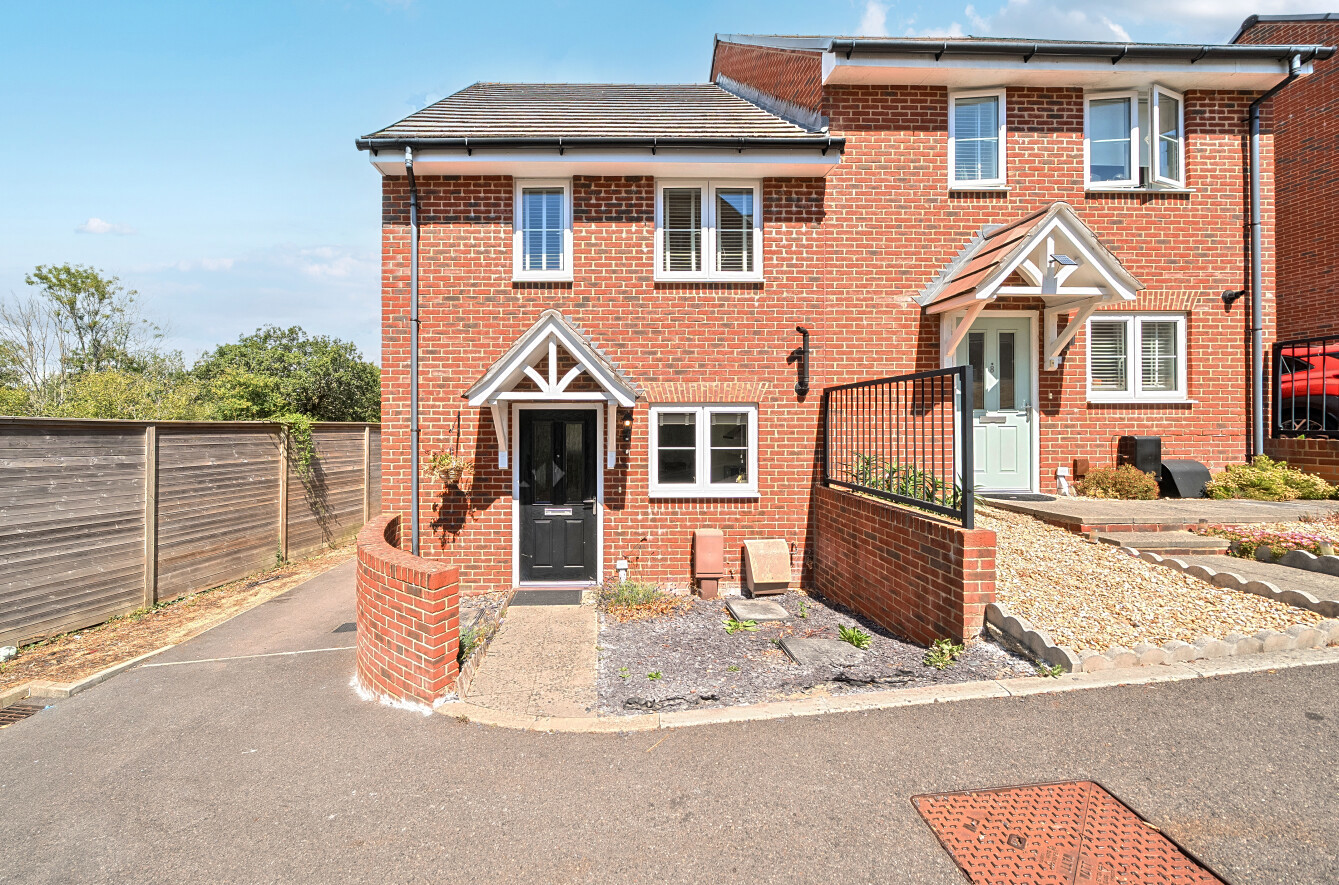 3 bedroom  semi-detached house for sale