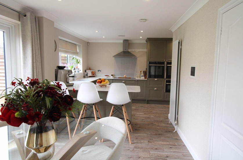 5 bedroom  detached house for sale