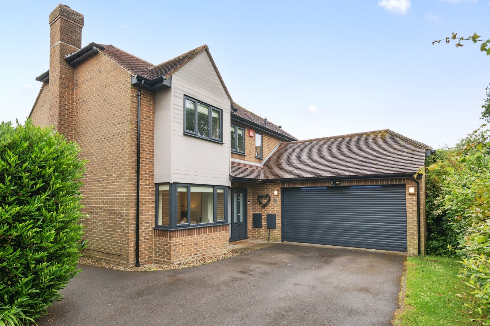5 bedroom  detached house for sale