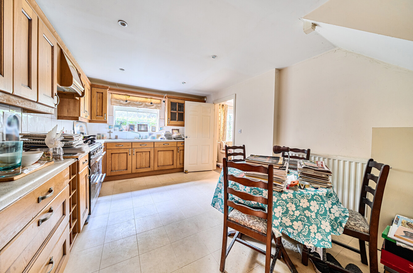 5 bedroom  detached house for sale
