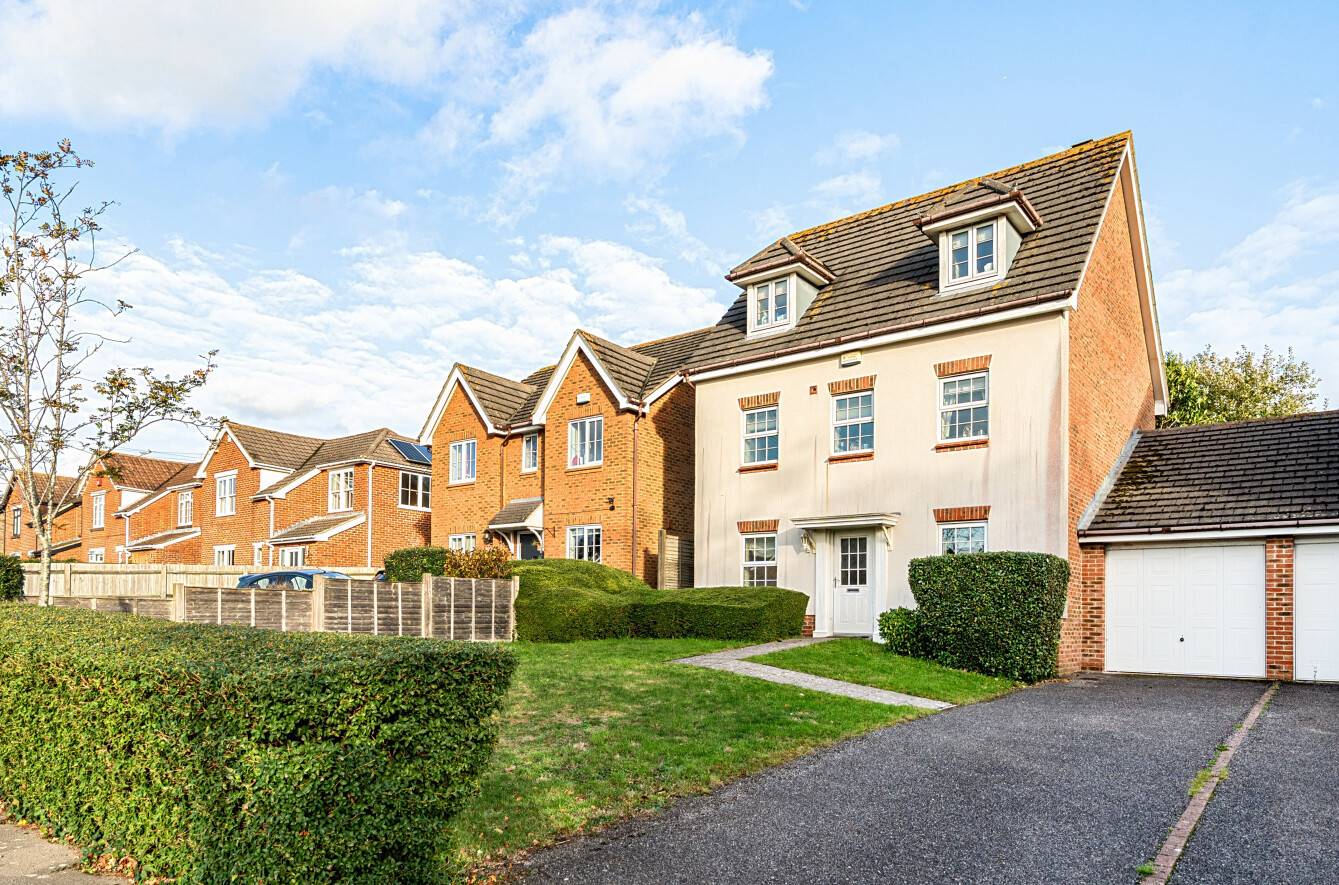 5 bedroom  detached house for sale