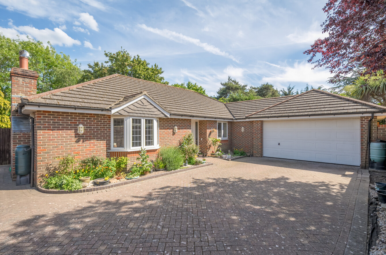 4 bedroom detached bungalow for sale