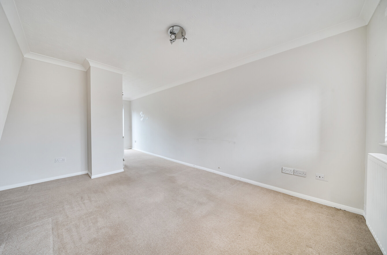 2 bedroom  terraced house for sale
