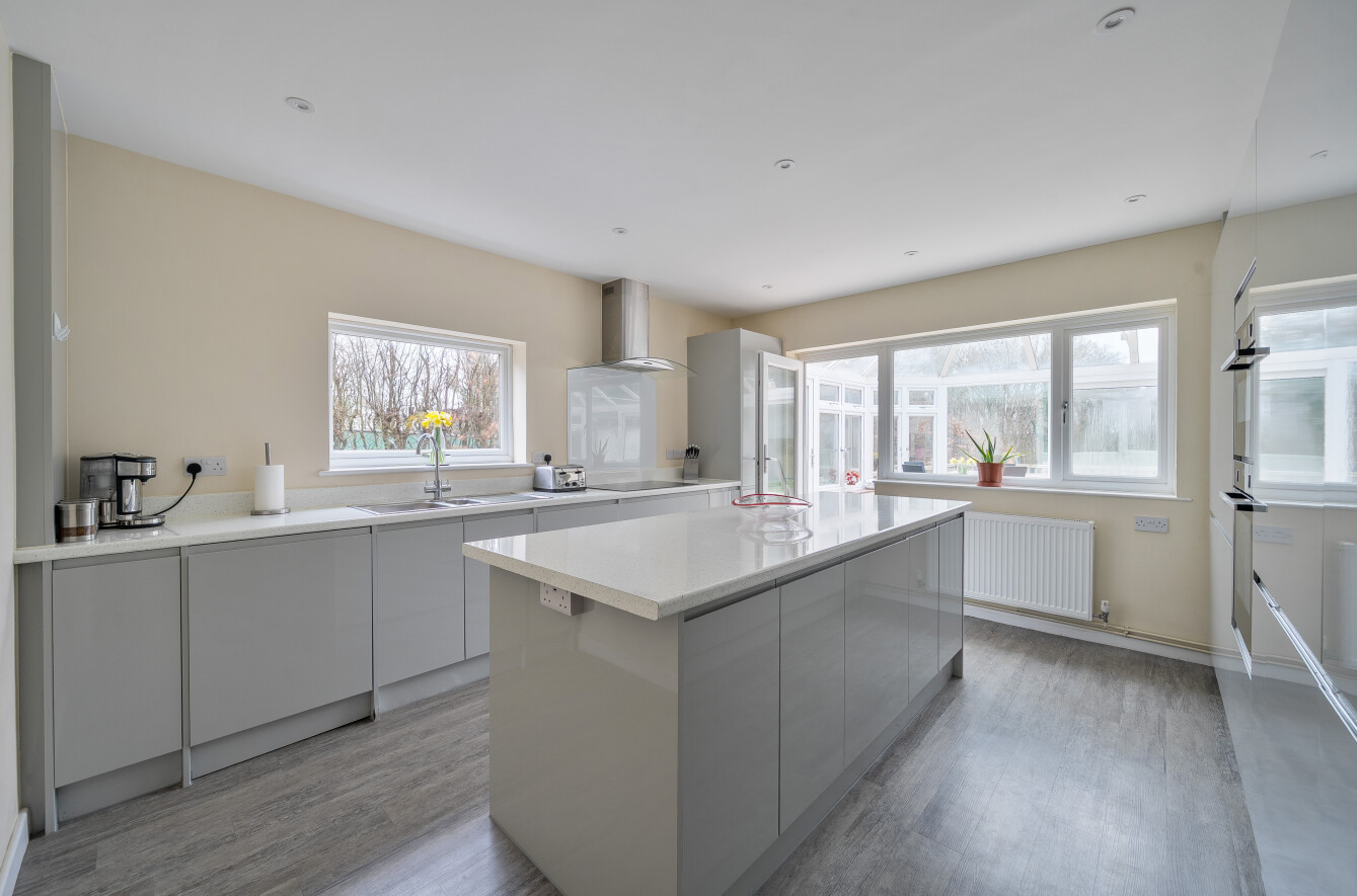 5 bedroom  detached house for sale