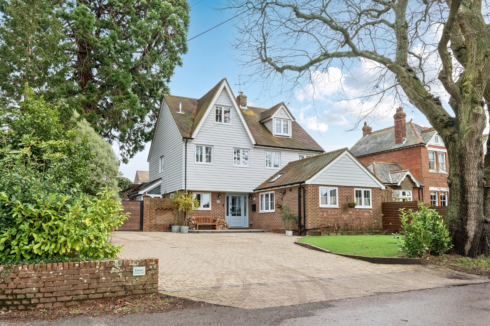 5 bedroom  detached house for sale