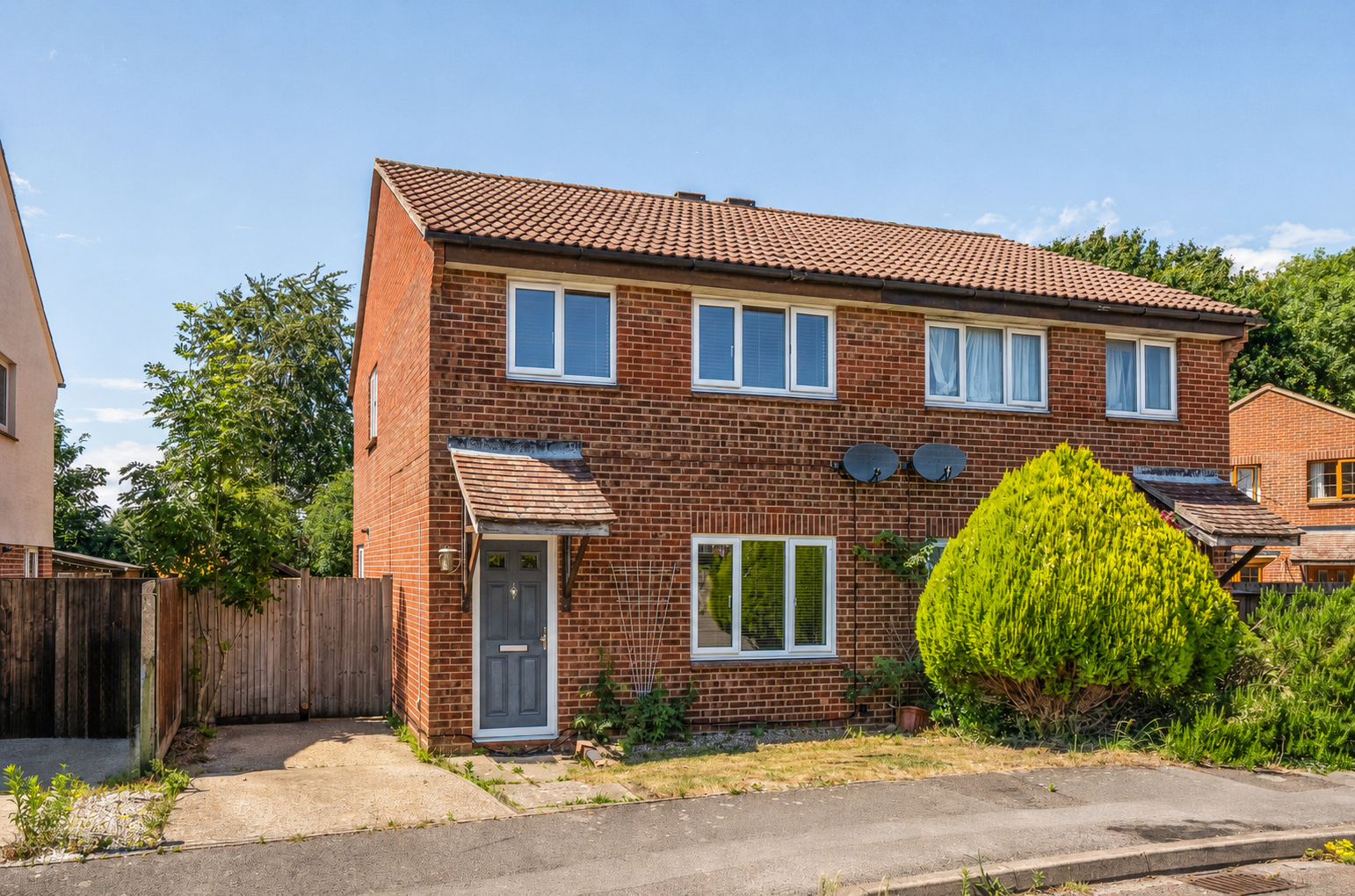 3 bedroom  semi-detached house for sale
