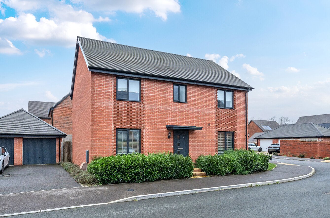 4 bedroom detached house for sale