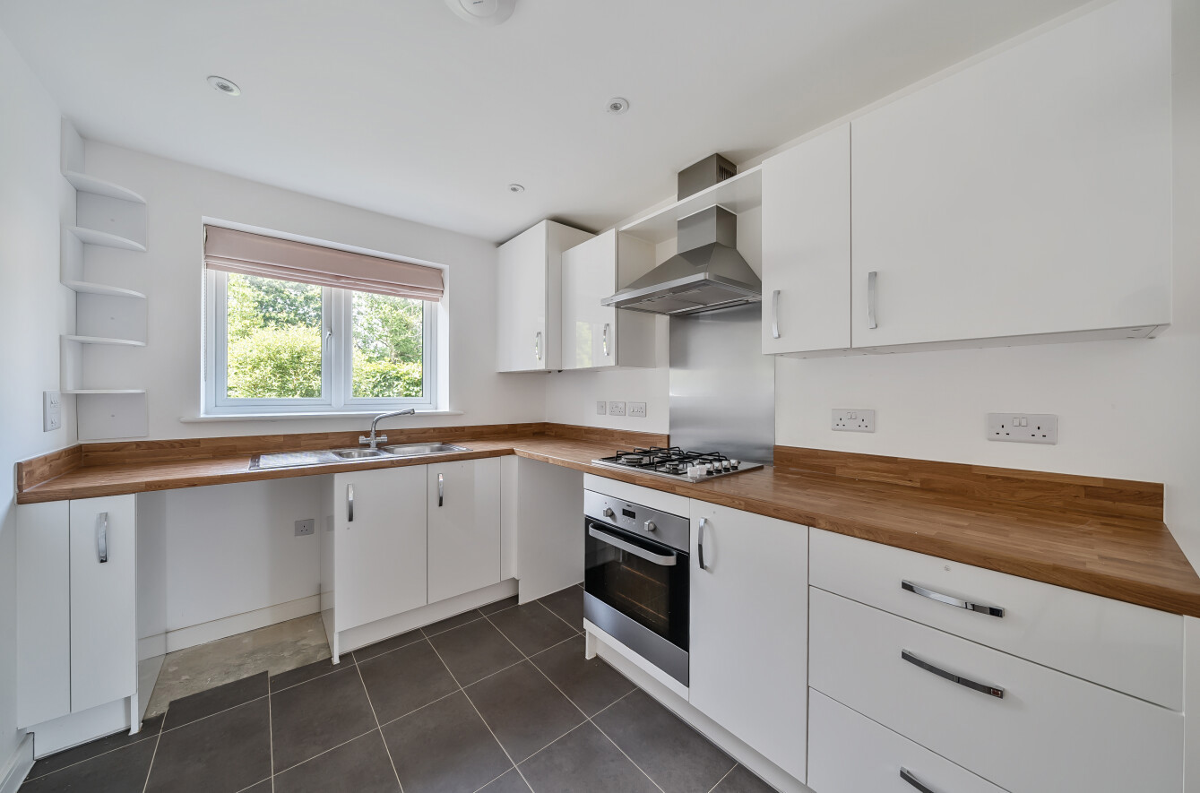 3 bedroom  semi-detached house to rent