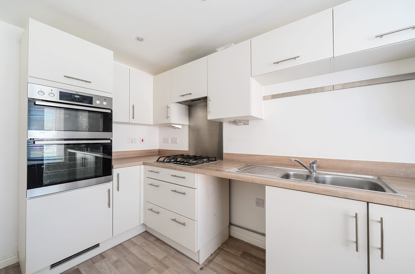 3 bedroom  semi-detached house to rent
