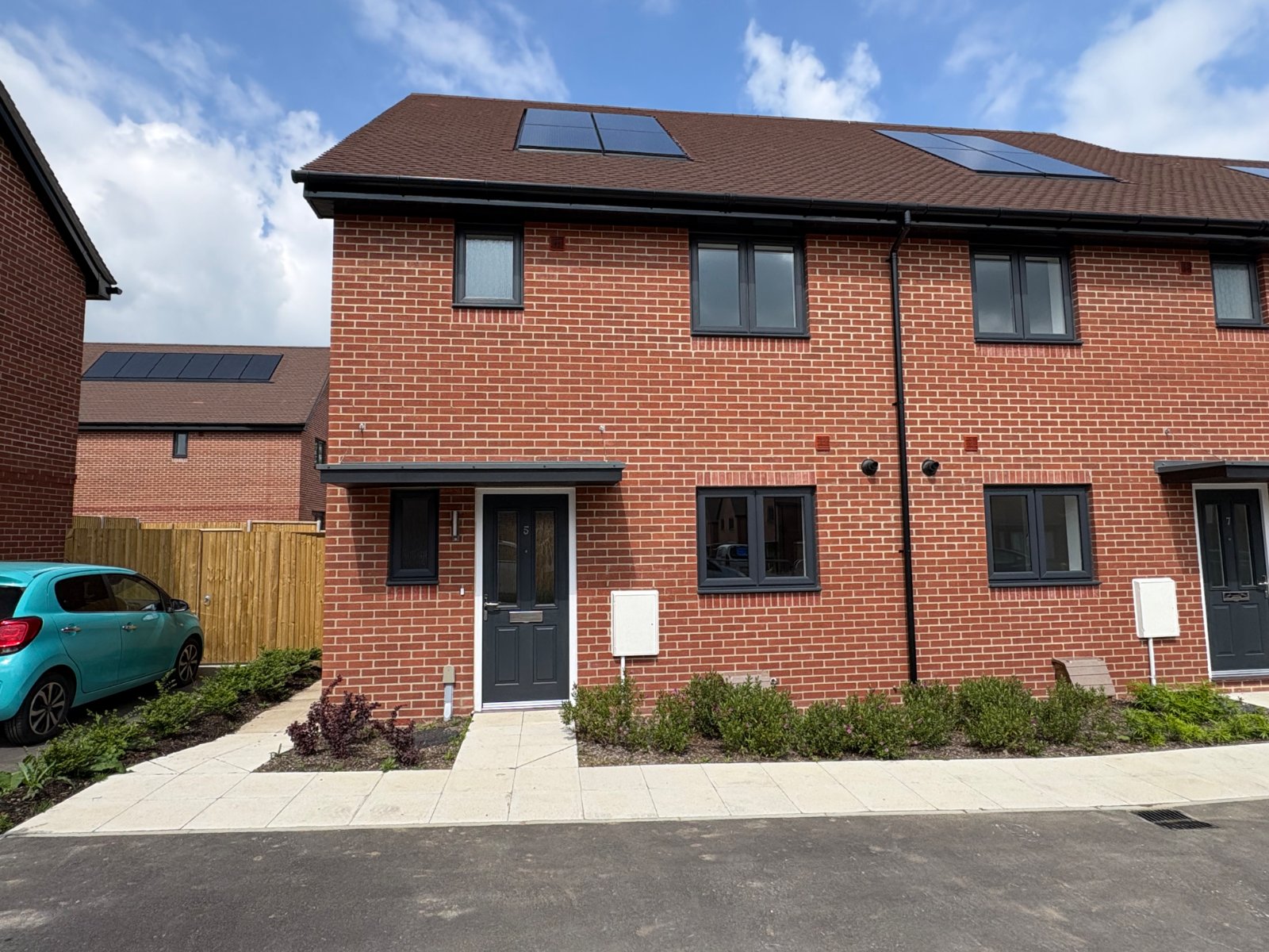 3 bedroom  semi-detached property to rent
