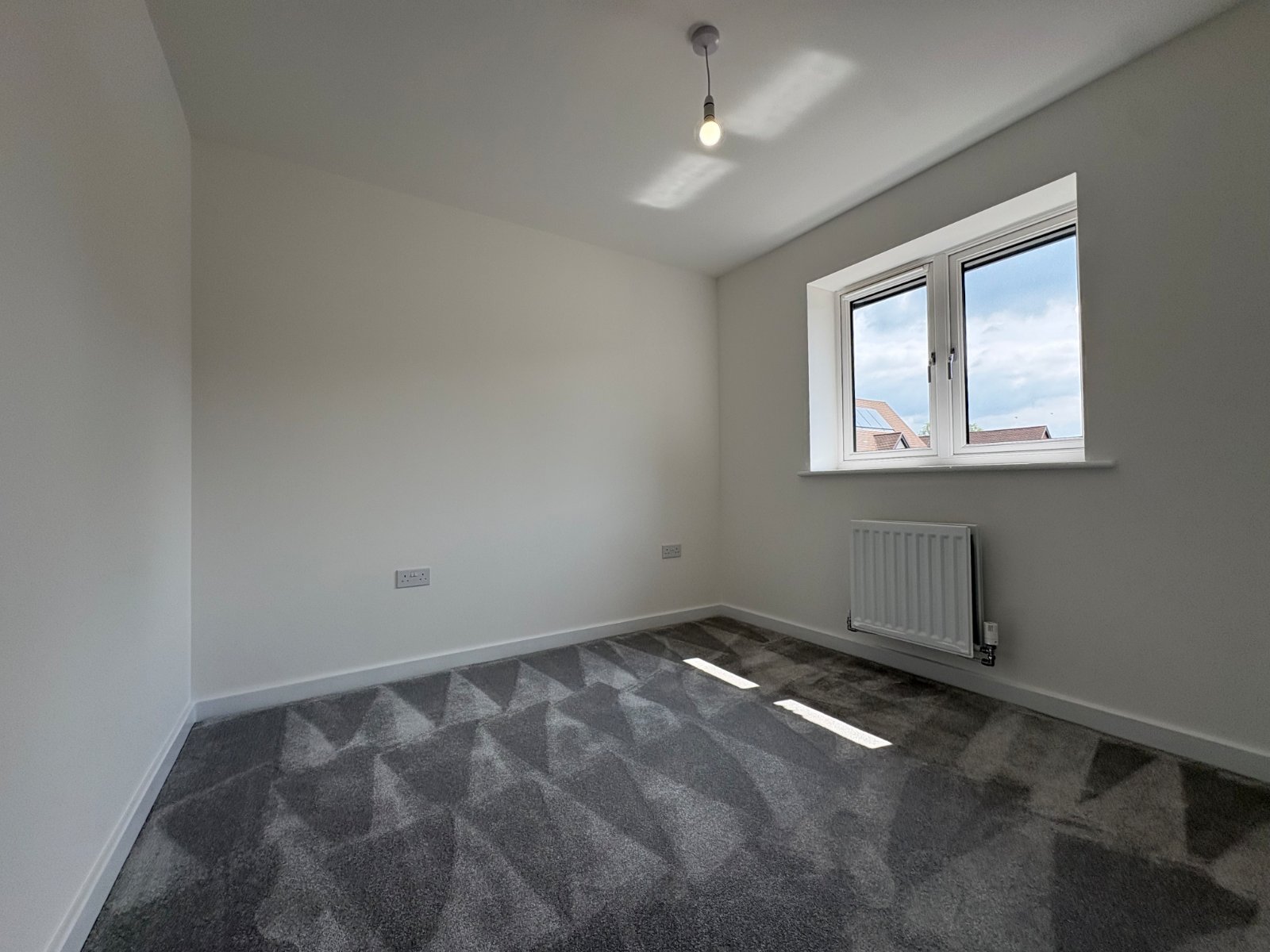 3 bedroom  semi-detached property to rent