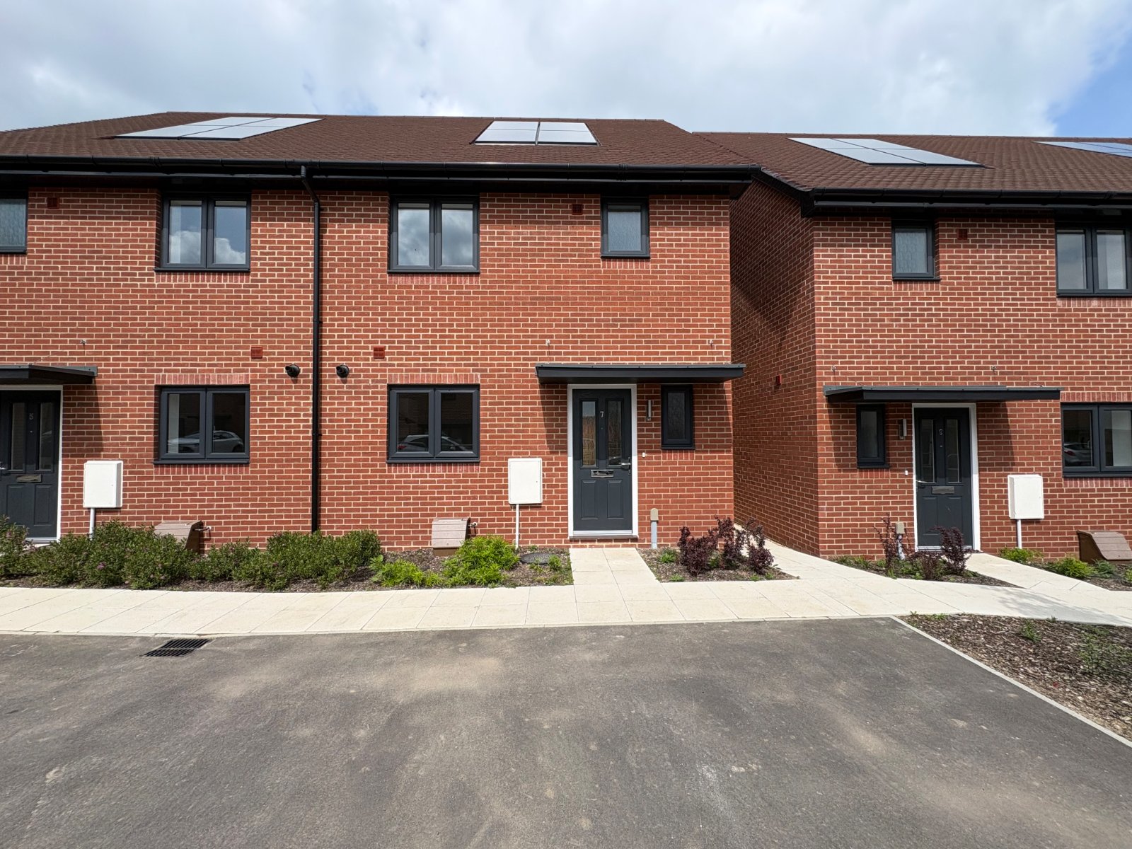 3 bedroom  semi-detached property to rent