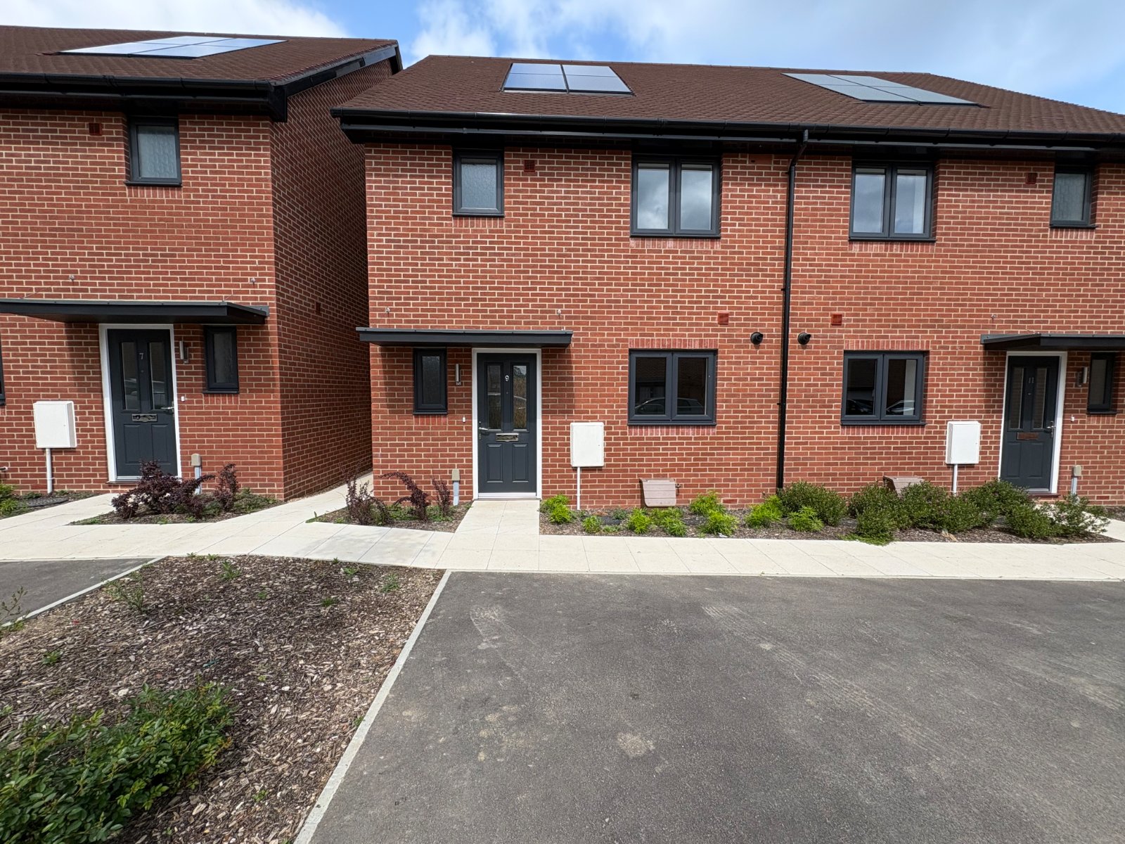 3 bedroom semi-detached property to rent