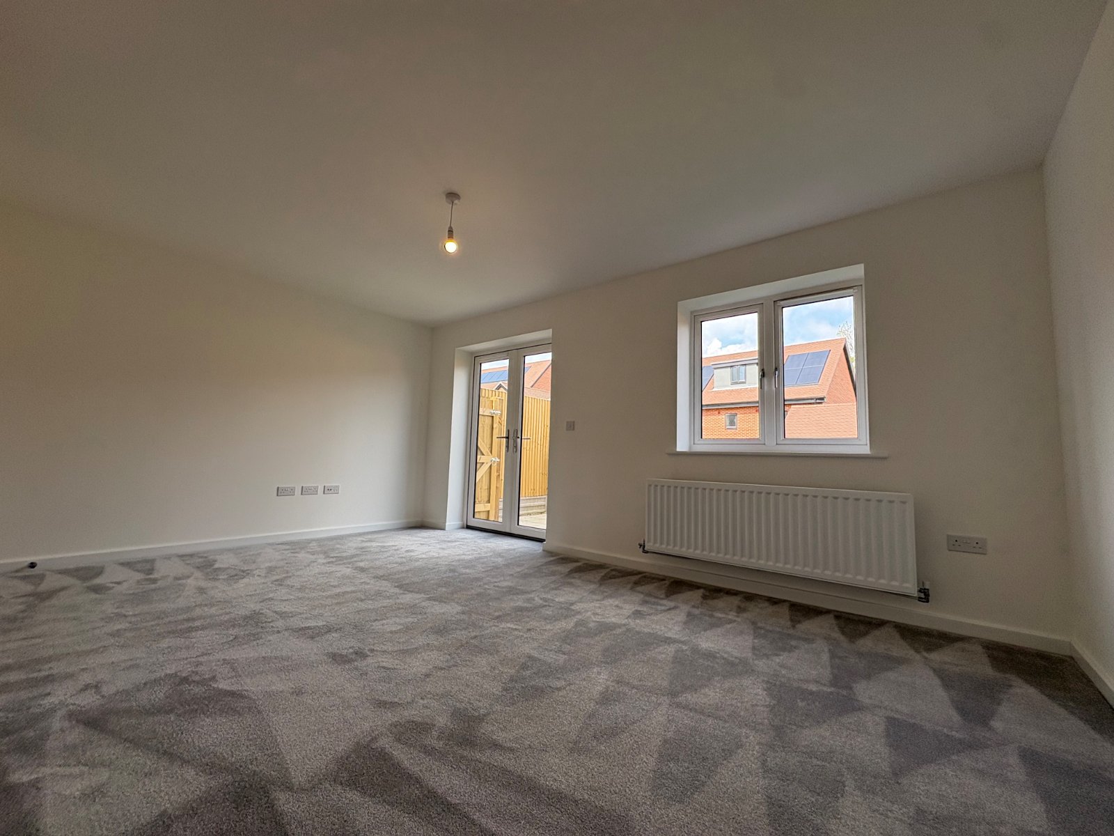 3 bedroom semi-detached property to rent