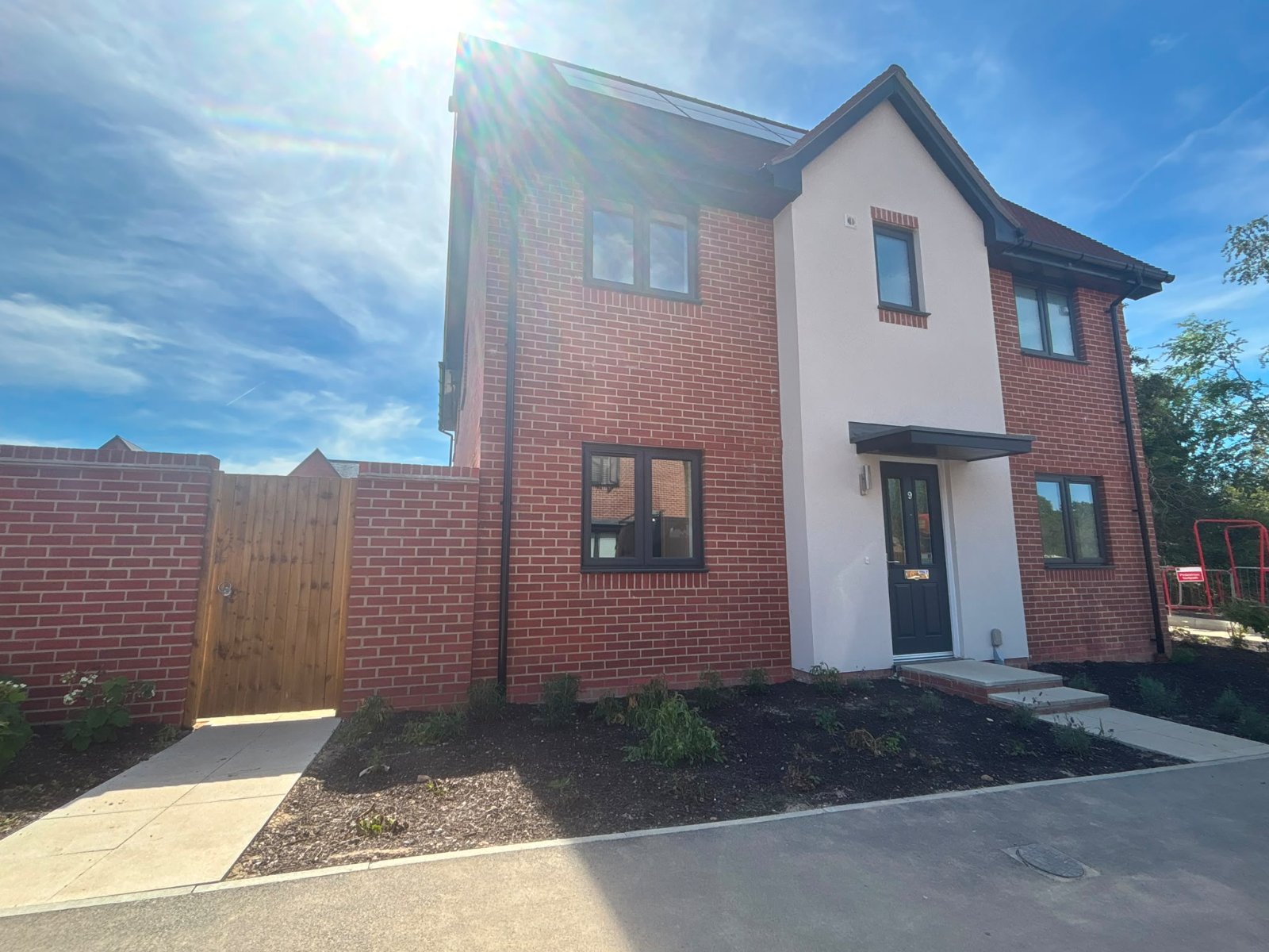 3 bedroom  semi-detached property to rent