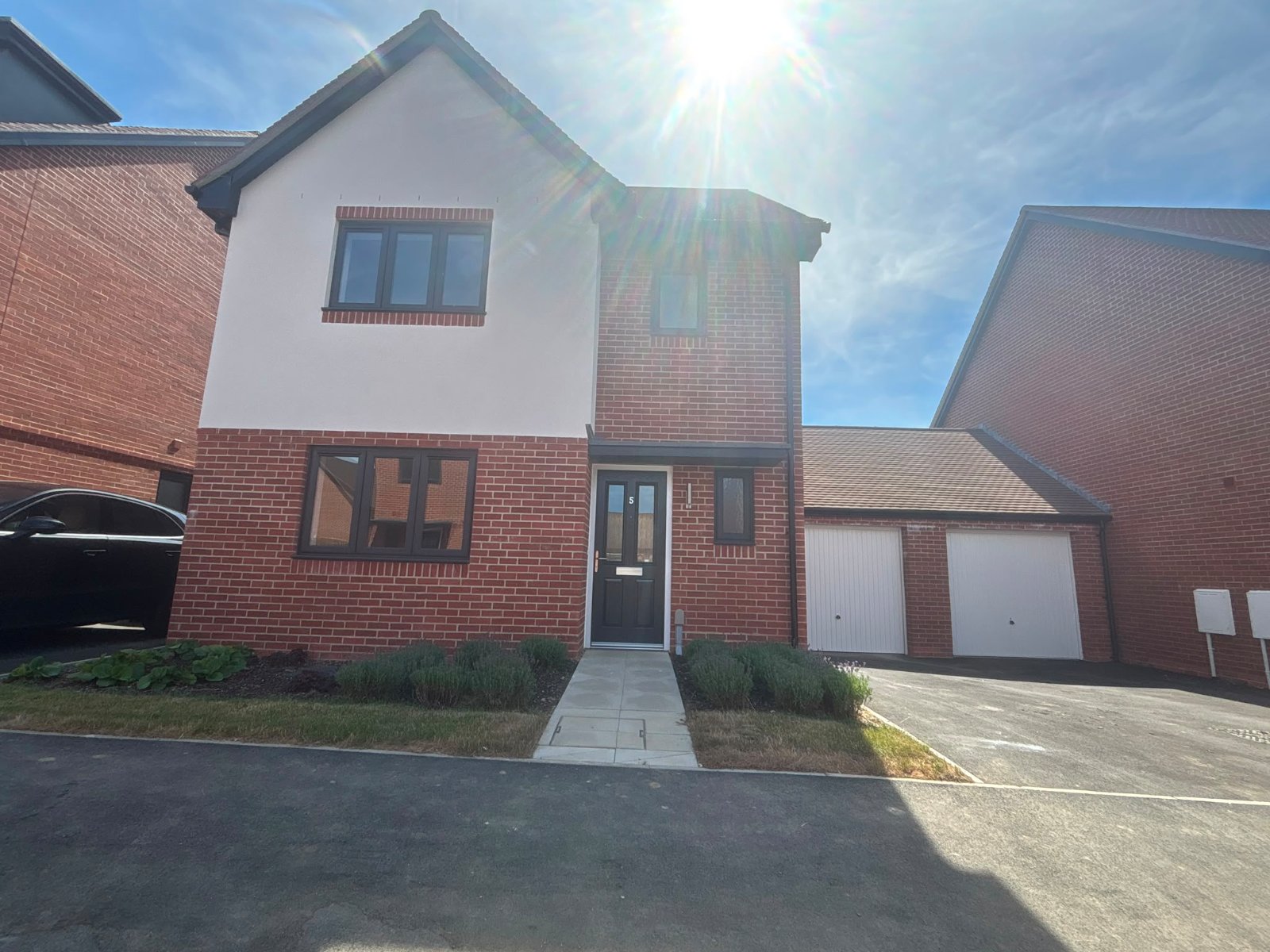 3 bedroom semi-detached property to rent