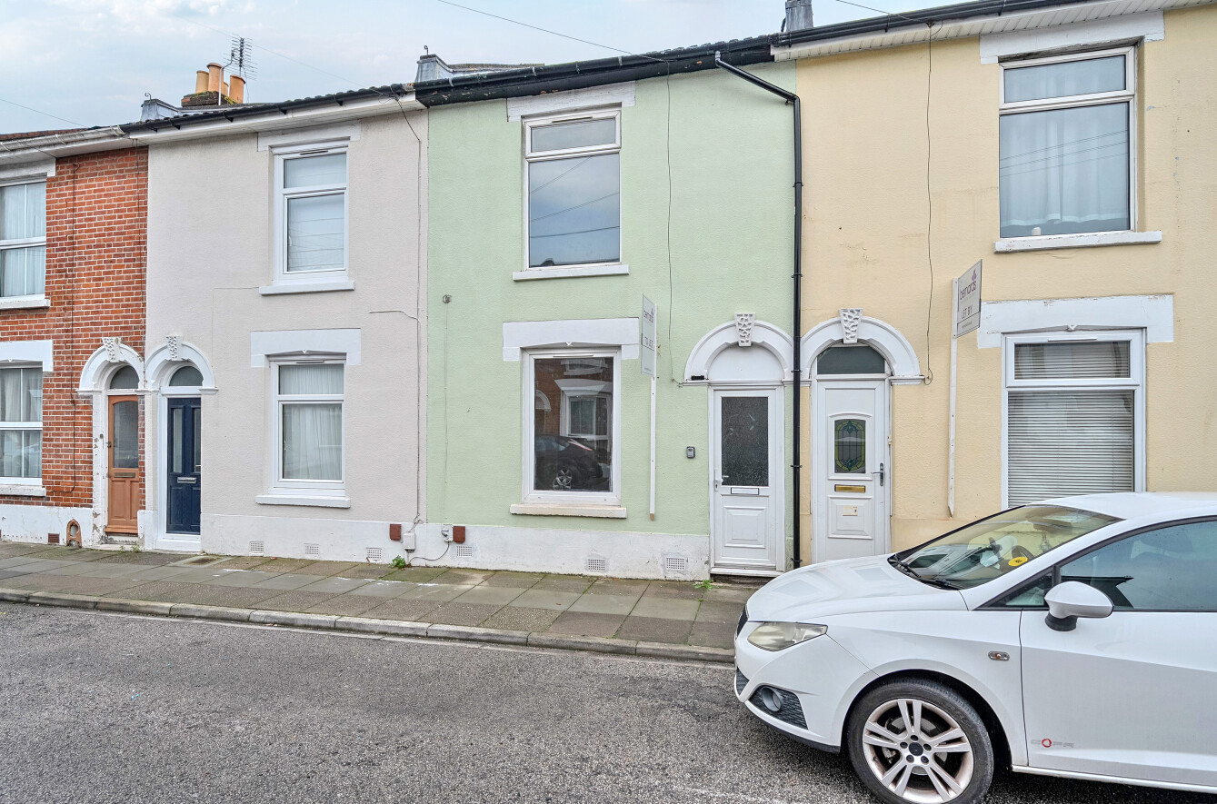 3 bedroom  terraced house for sale