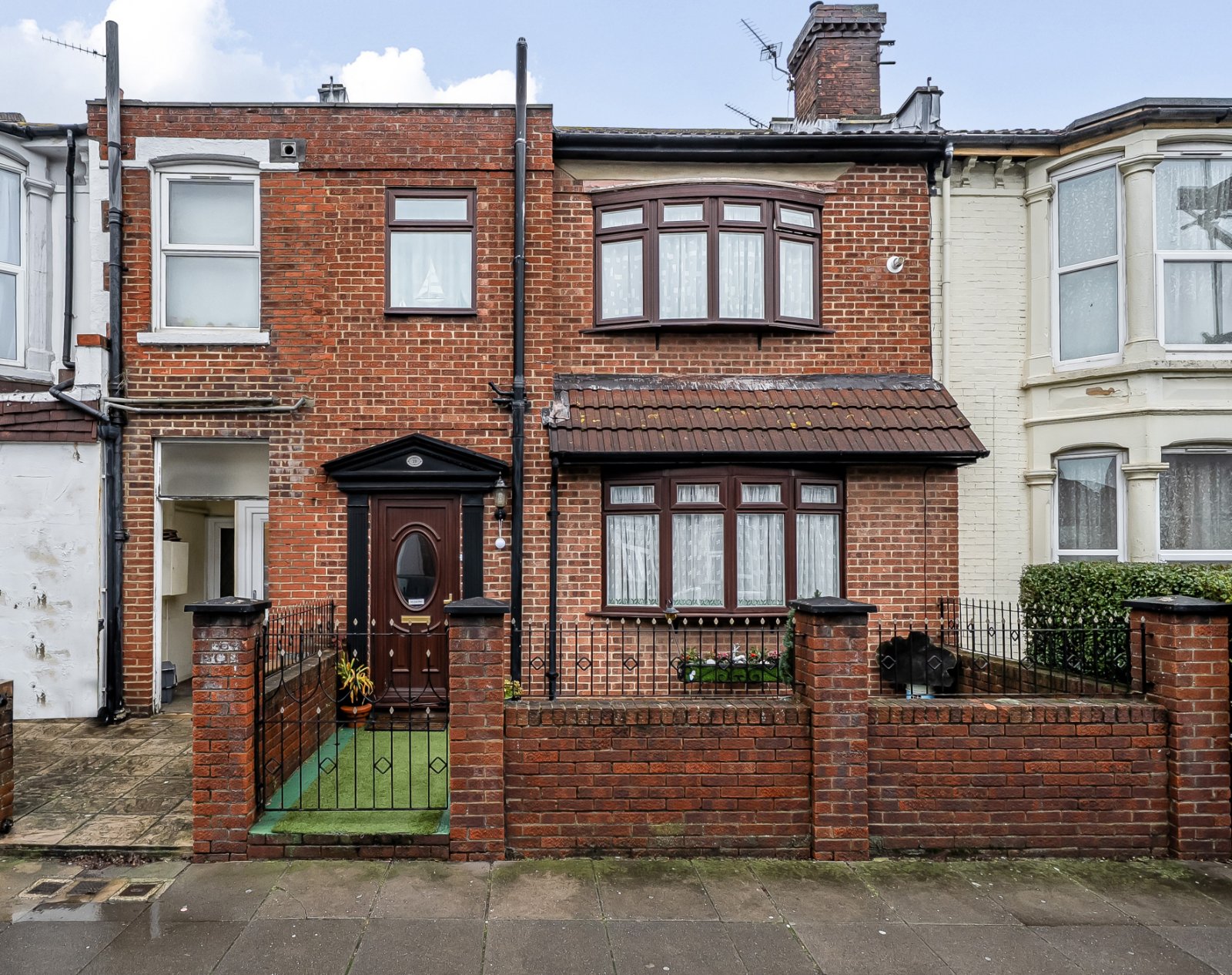 4 bedroom  terraced house for sale