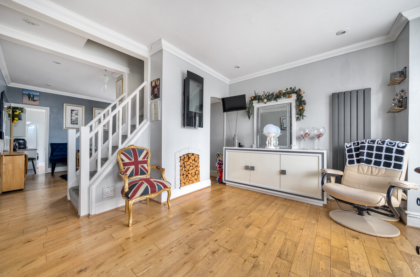 2 bedroom  terraced house for sale
