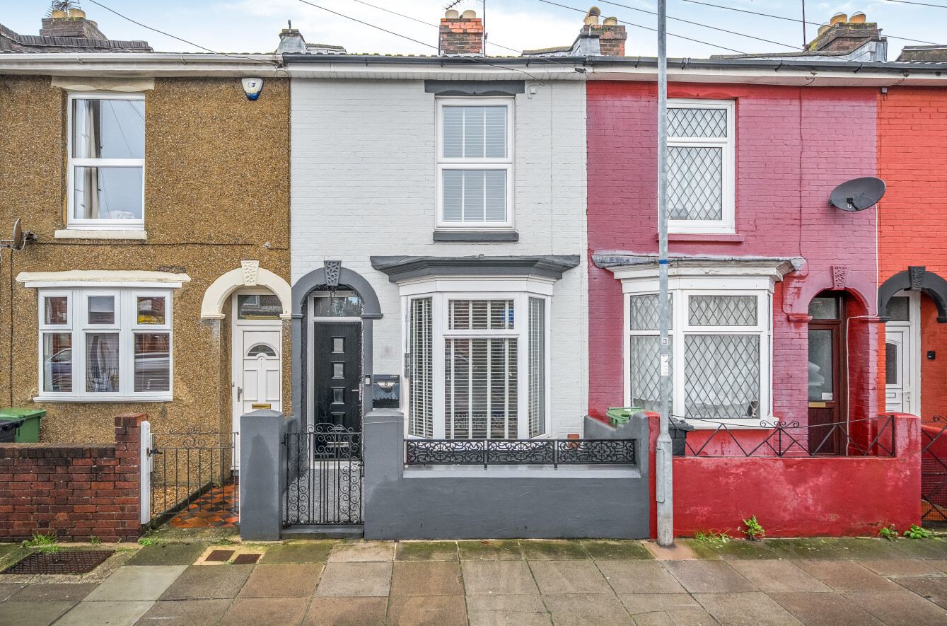 2 bedroom  terraced house for sale