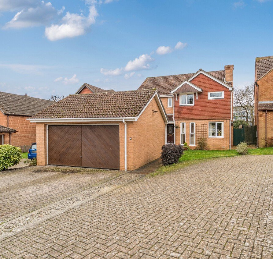 4 bedroom detached house for sale