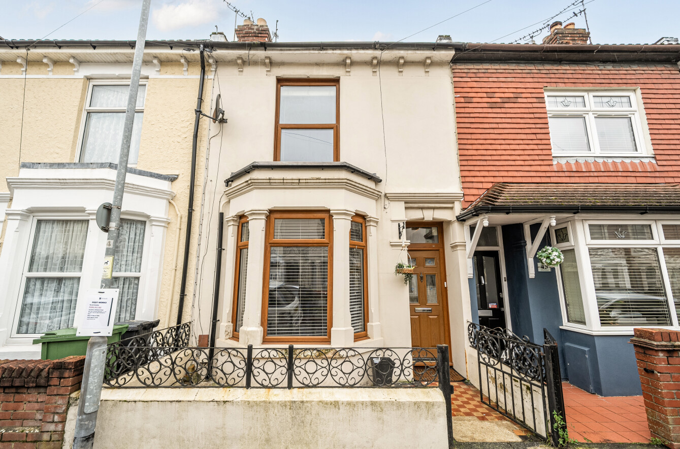 3 bedroom  terraced house for sale