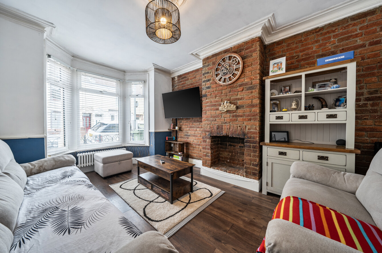 3 bedroom  terraced house for sale