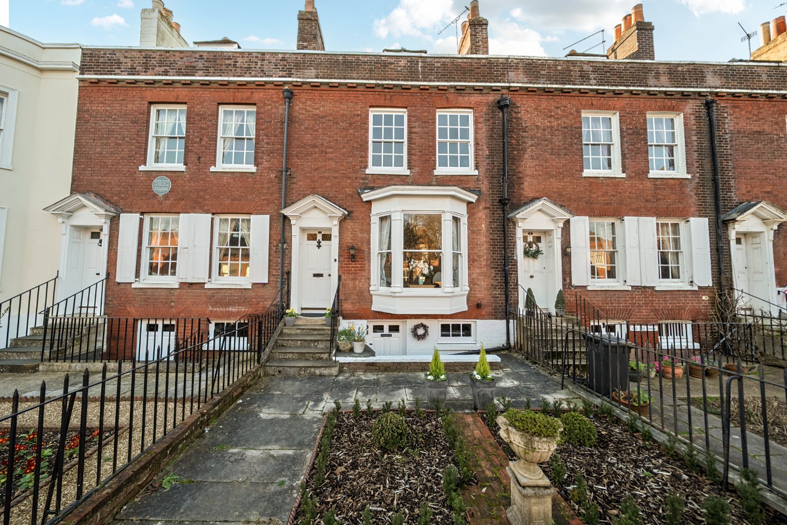 5 bedroom  terraced house for sale