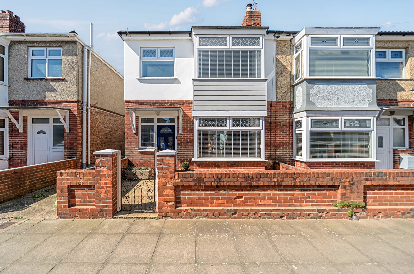 3 bedroom semi-detached house for sale