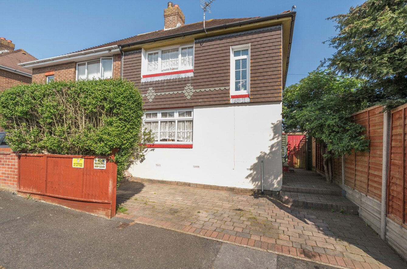 3 bedroom  semi-detached house for sale