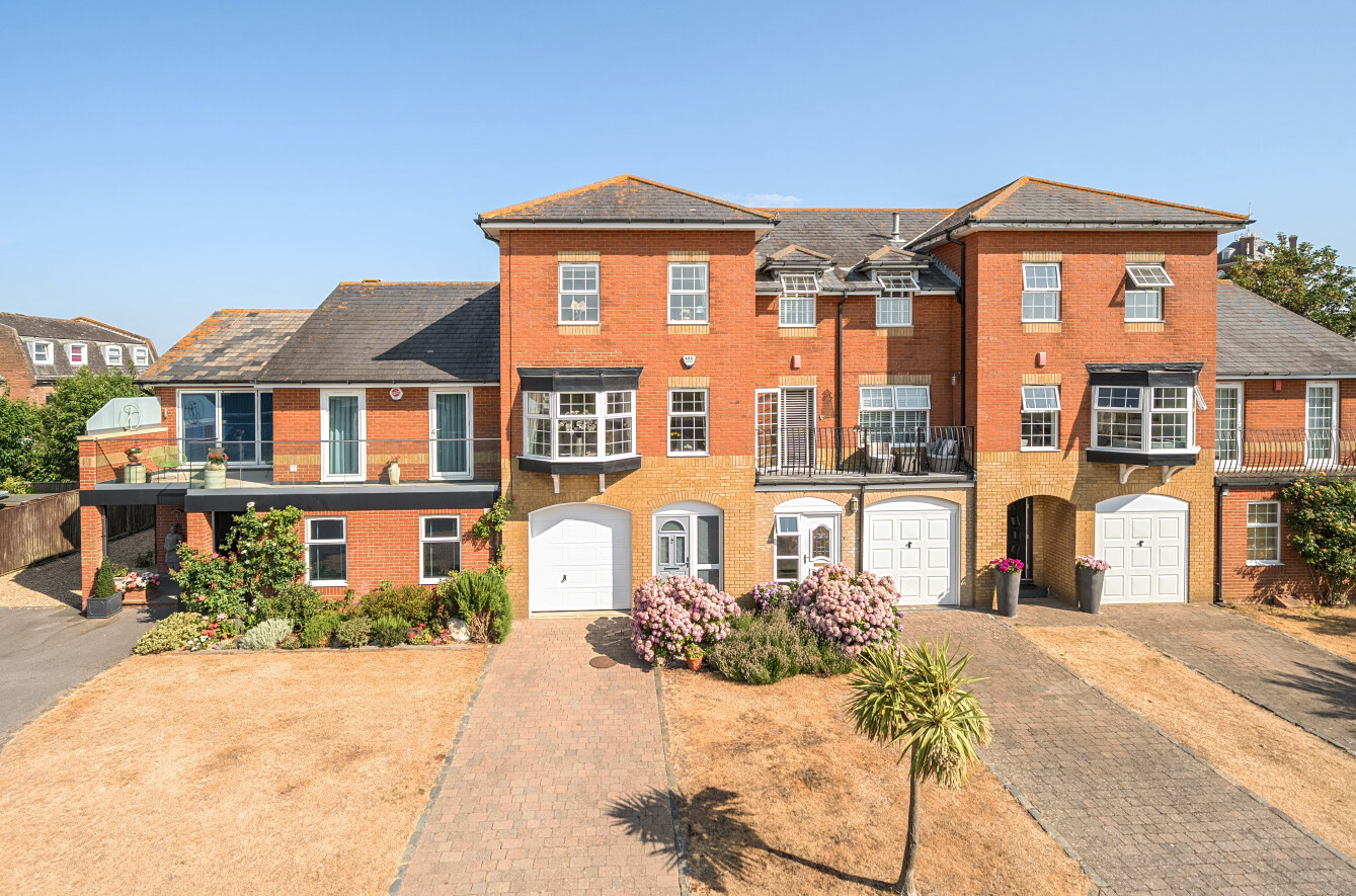 4 bedroom  terraced house for sale