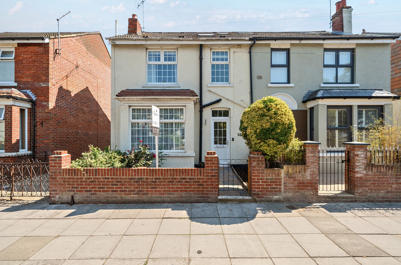 3 bedroom  semi-detached house for sale