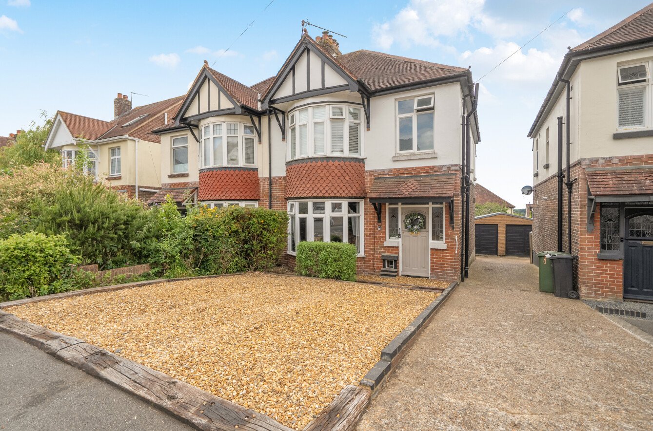 3 bedroom semi-detached house for sale
