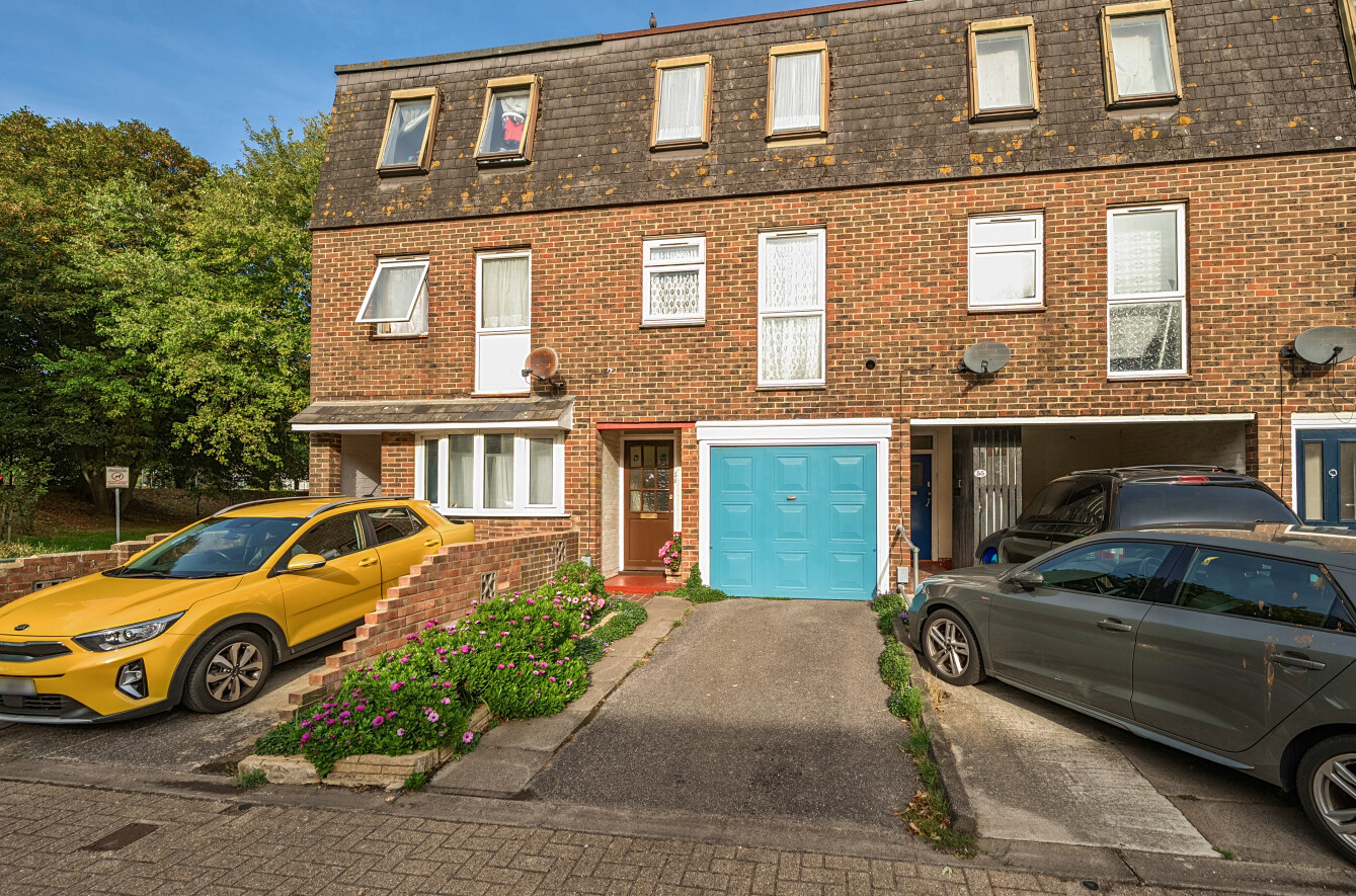 3 bedroom  terraced house for sale