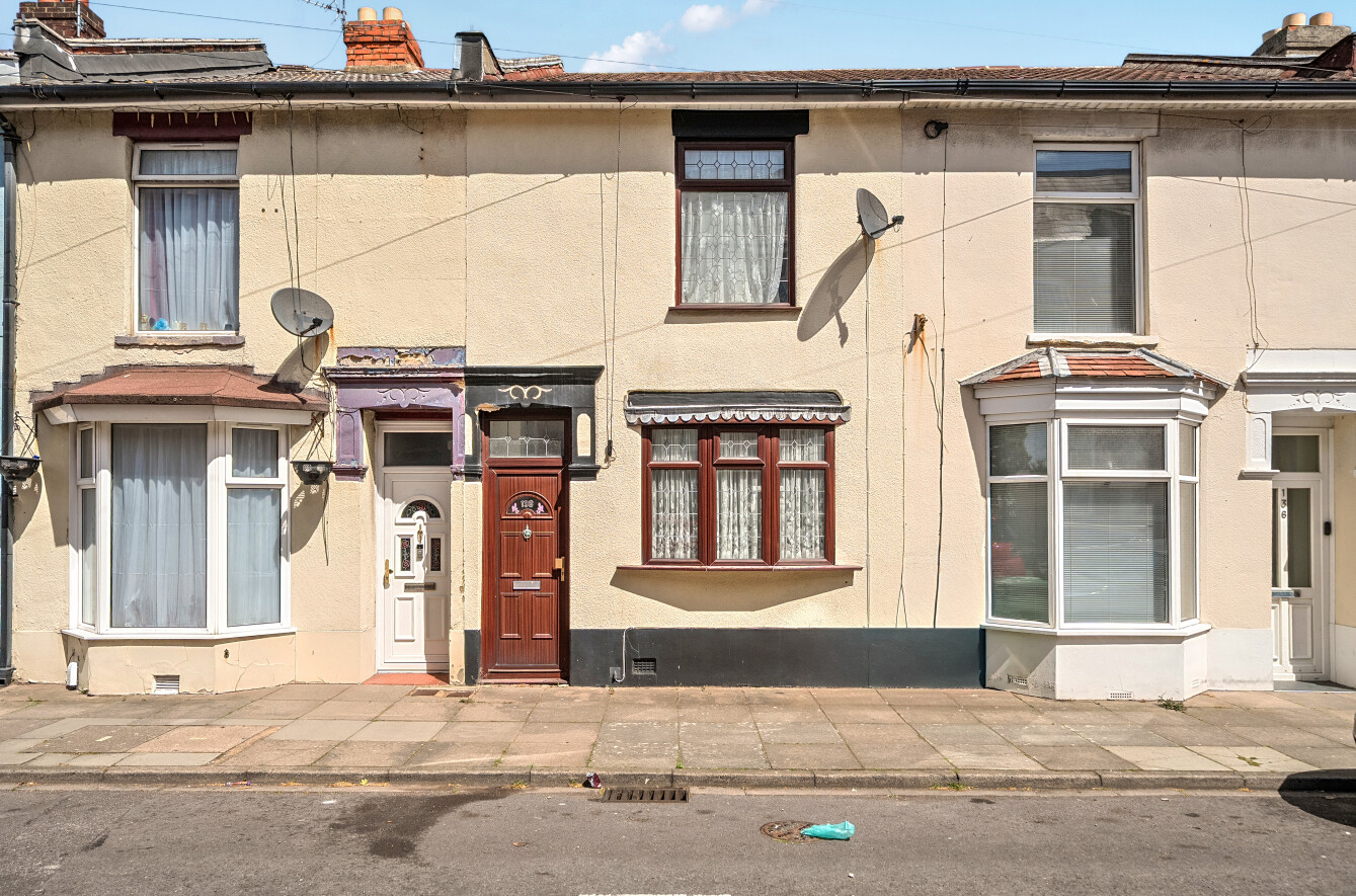 2 bedroom  terraced house for sale